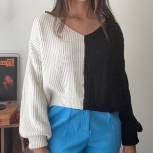 SHEIN Curve Black and‎ White Color Block Button Sleeve V Neck Cropped Sweater